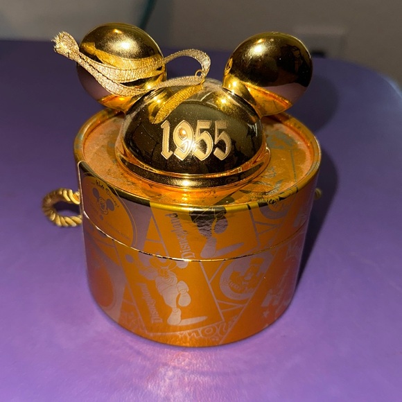 Limited Edition Porcelain Ear Hat Ornament - Picture 2 of 5